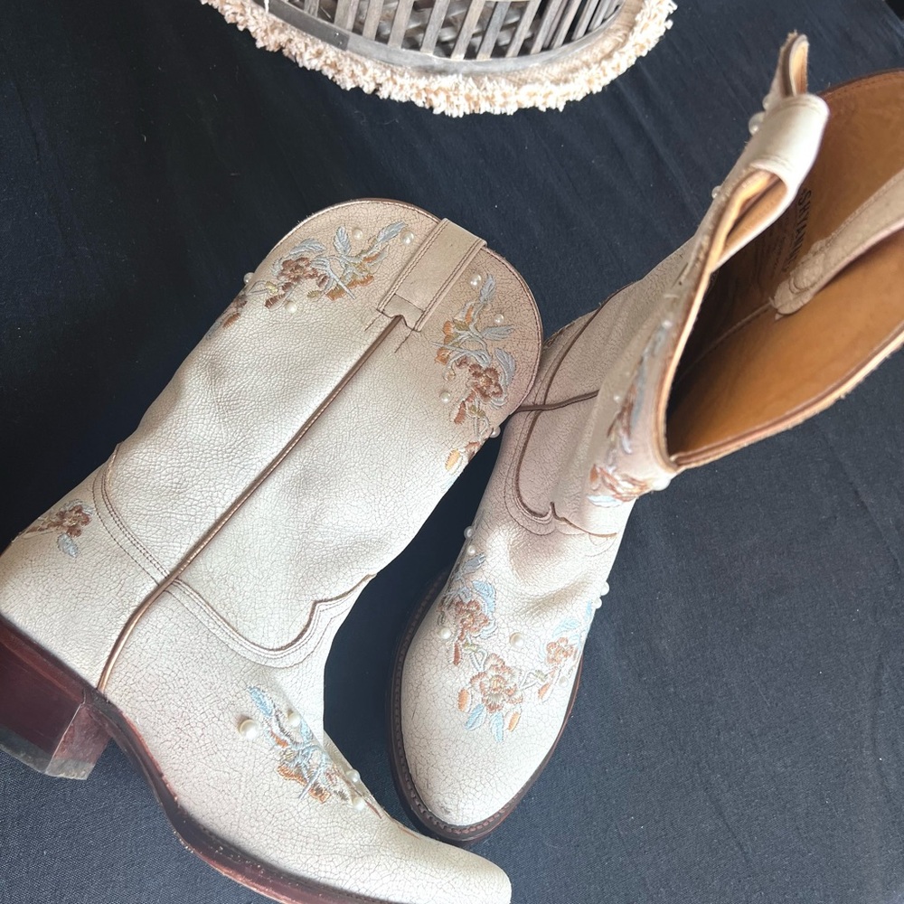 Shyanne Cream and Brown Heeled Boots with Embroidery
